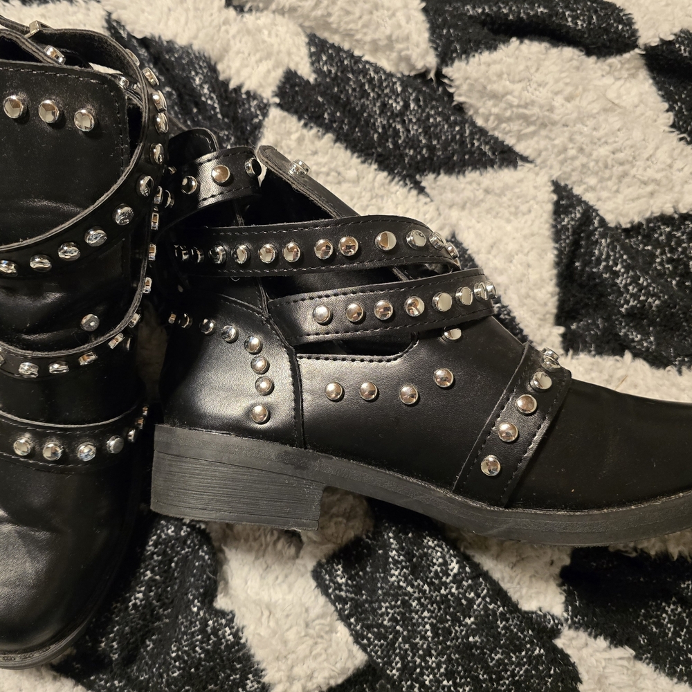 SHEIN Black Studded Ankle Boots